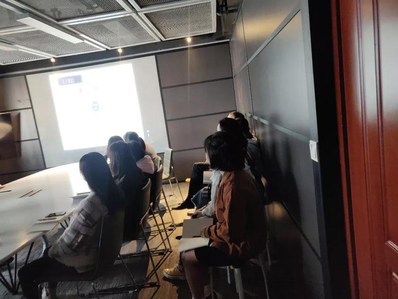 佳馨達新版《員工手冊》發布暨新員工企業文化培訓宣講會現場2 佳馨達新版《員工手冊》發布暨新員工企業文化培訓宣講會現場2